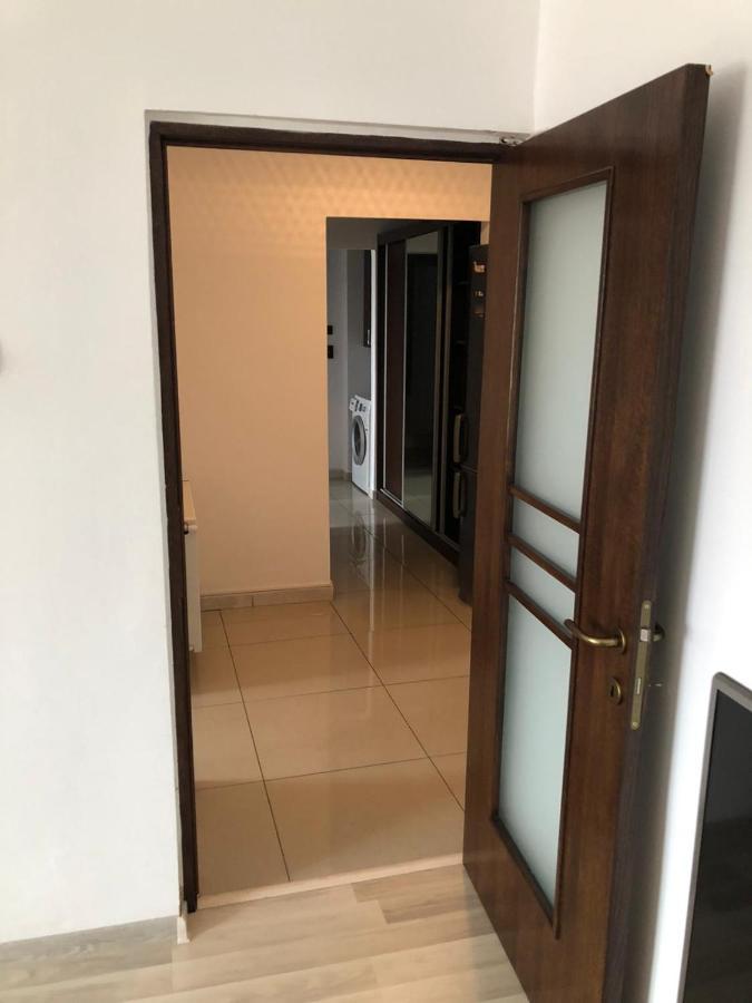 Page2 Apartament Targoviste Eksteriør billede