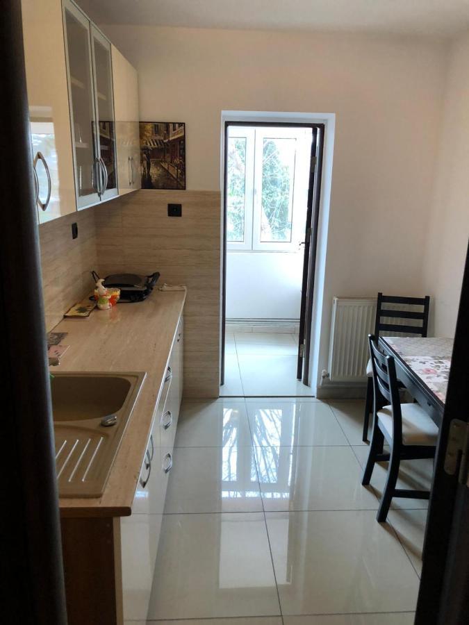 Page2 Apartament Targoviste Eksteriør billede