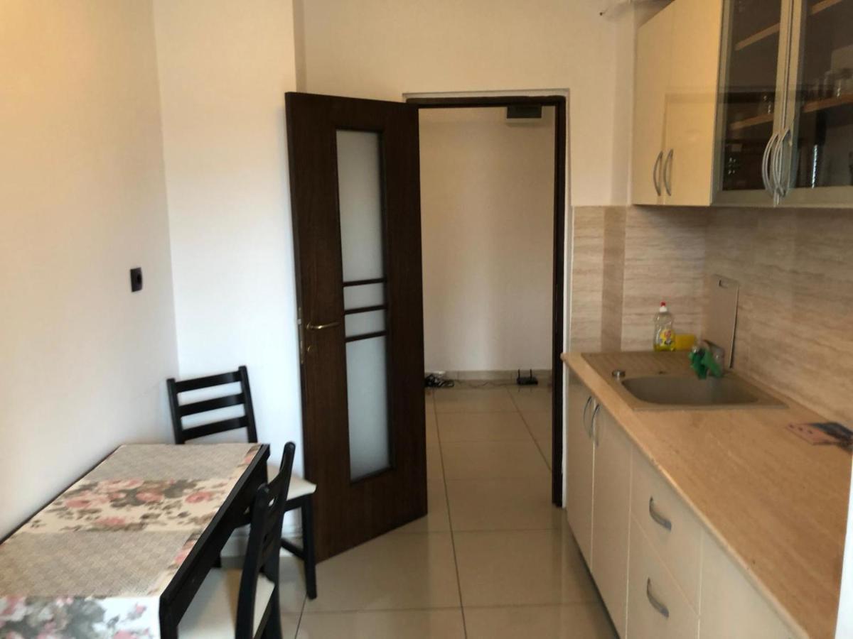 Page2 Apartament Targoviste Eksteriør billede