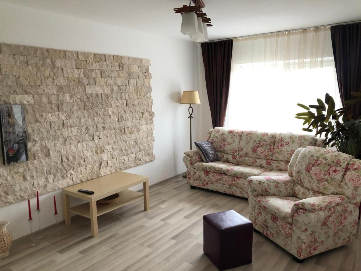 Page2 Apartament Targoviste Eksteriør billede