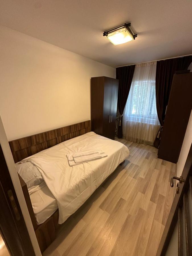 Page2 Apartament Targoviste Eksteriør billede